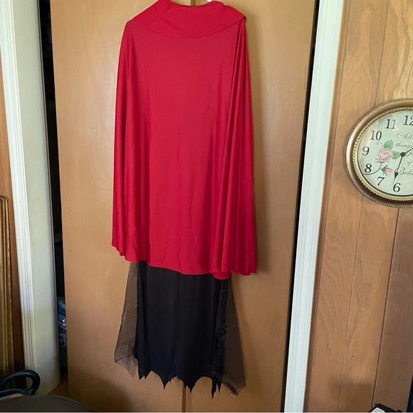 Rubies Blood red cape + Black PMG witch gown. Perfect for any costume affair. - Picture 8 of 11